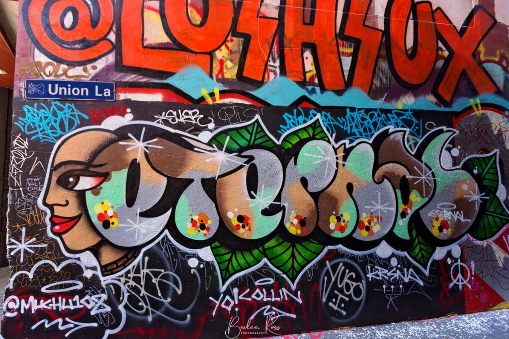 street art vs graffitti and tagging